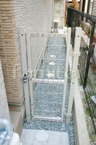 勝手口　簡易門扉