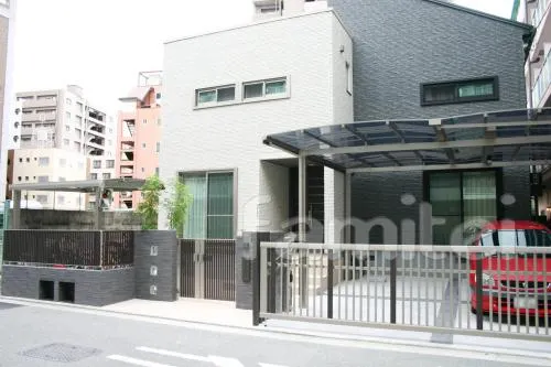 カーポート　TOEXキューブポート2台　跳ね上げ門扉:ワイドオーバードア