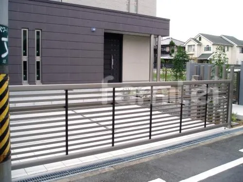 リフォーム車庫　土部分をコンクリートへ