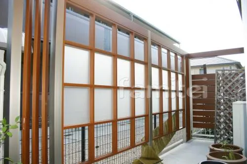 目隠し間仕切りフェンス　プラスG(TOEX)