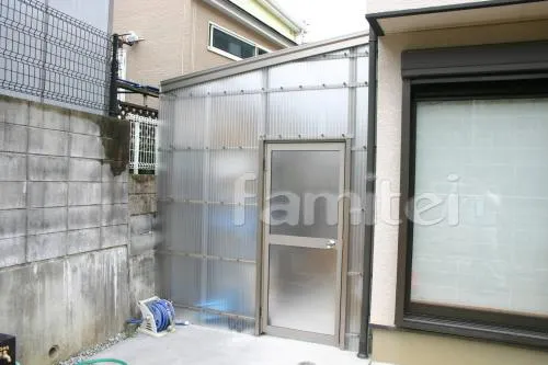 波板テラス囲い・物置(TOEX)