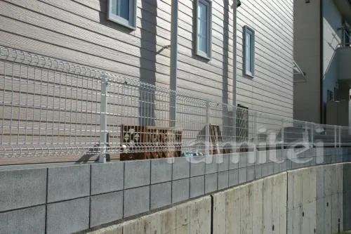 境界メッシュフェンス塀