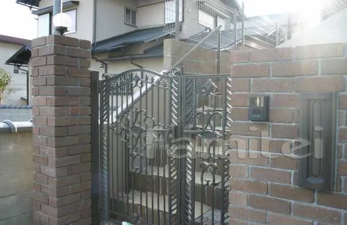 レンガ門柱　& 鋳物門扉:(TOEX)フェスタ門扉B型