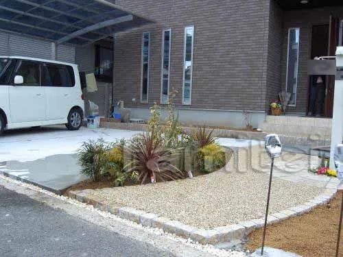 植栽:アプローチ花壇