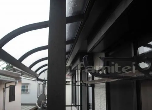 ベランダ屋根　YKK　ヴェクターテラス2F　竿掛け