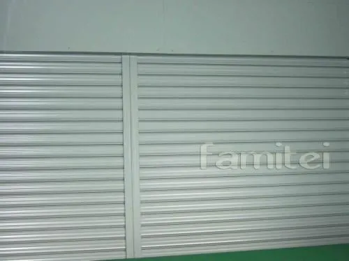 軽量手動シャッター(三和シャッター)