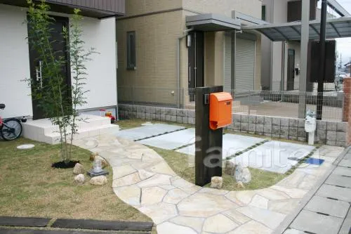 アプローチ　乱形石貼