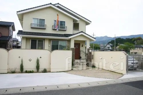 ラグジュアリー　新築外構