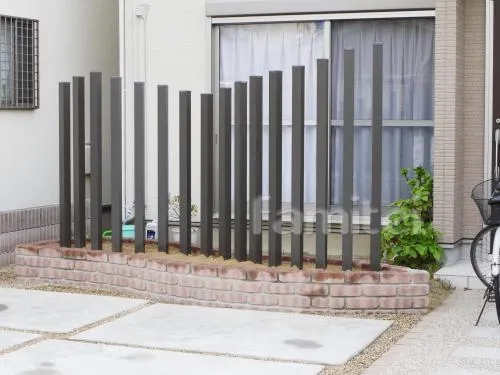 レンガ花壇 目隠し角柱