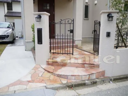 アプローチ乱形石貼