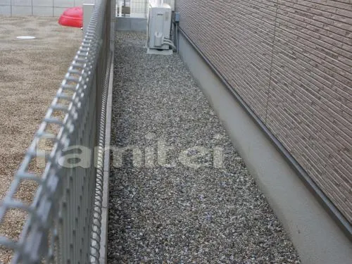 犬走り　防犯砂利　　境界フェンス