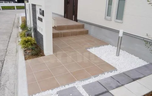 タイルアプローチ　INAXバレンシアコート