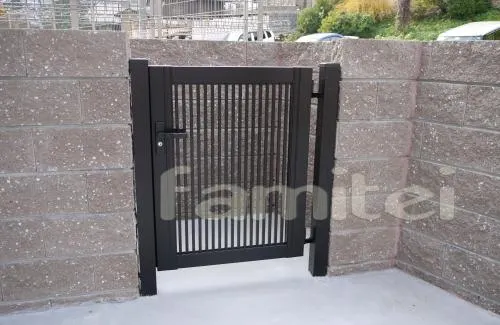 勝手口門扉　TOEXプリレオR