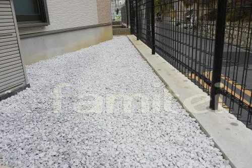 防犯砂利　バラス敷き