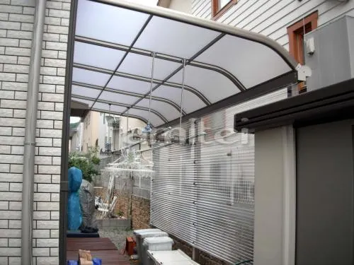 レギュラーテラス屋根1階 物干し 波板パネルはお客様DIY