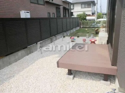 芝生を化粧砂利敷きに