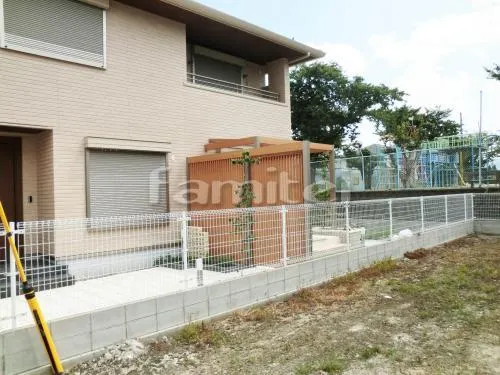 境界メッシュフェンス LIXIL(リクシル) ハイグリッドフェンスUF8型