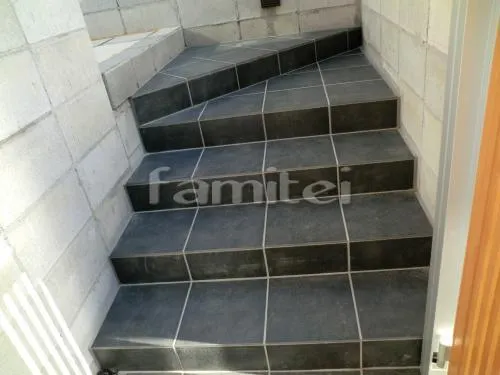 アプローチ階段 床タイル貼り