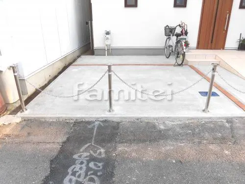 駐車場ガレージ床 土間コンクリート レンガ目地 ユニソン ソイルレンガ アンチックオレンジ 防犯車止め LIXILリクシル スペースガード F48型 埋込み式 キー付 クサリ内蔵型 TOEXトエックス チェーンポール