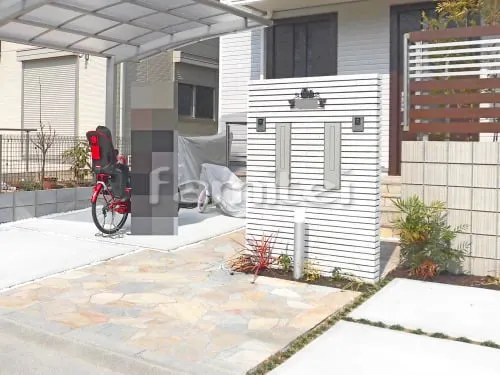 玄関まわり アプローチ 門柱 照明 植栽 表札 ポスト 手すり