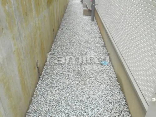 犬走り 防犯砂利敷き バラス砕石 防草シート加工