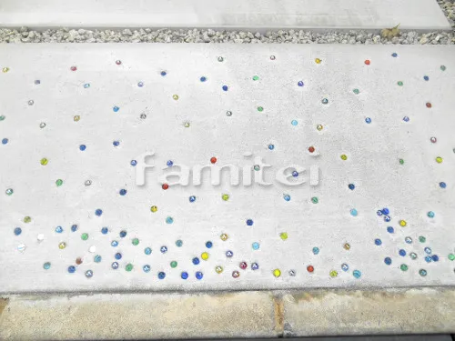 駐車場 ビー玉埋め込み