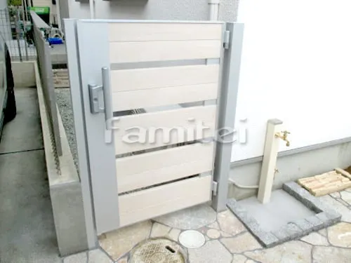 勝手口門扉 LIXILリクシル ジオーナYS型 08-12 片開き 立水栓 ユニソン スプレスタンド アイボリー 蛇口2個ゴールド ピンコロ囲い水受け(パン) 土間モルタル仕上げ 洗い場