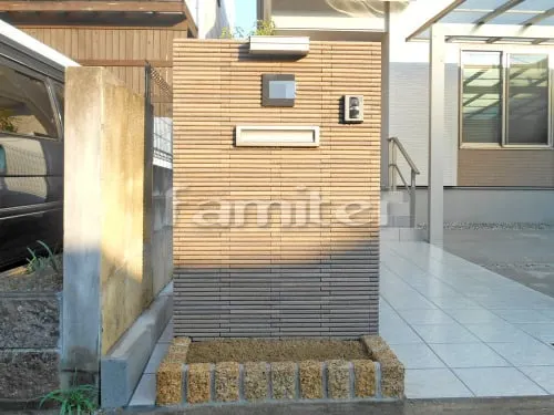 モダン門柱 壁タイル貼り LIXILリクシル はるかべくん 細割ボーダー HB-5 ピンコロ石花壇 表札灯照明 ウォールライトLPJ-16型 郵便受けポスト エクスポストS-1型 埋め込み式 口金タイプ