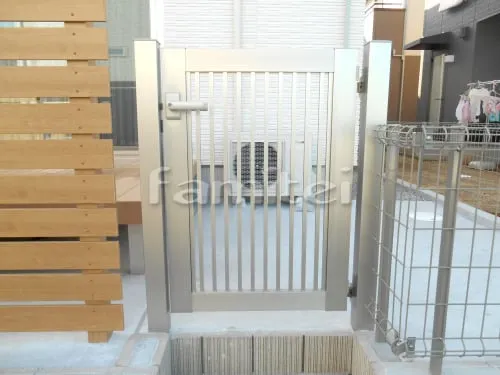 勝手口門扉 YKKAP シンプレオ10型 たて(粗)格子 07-10 片開き