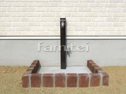 立水栓 ユニソン スプレスタンド チョコブラウン 蛇口2個シルバー レンガ囲い水受け(パン) マツオコーポレーション オーシャンブリック ウォームブラウン 土間モルタル仕上げ 洗い場