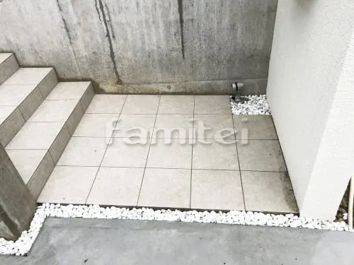 玄関アプローチ階段 床タイル貼り LIXILリクシル グレイスランド300角