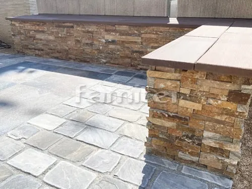 ベンチ 平板 ユニソン ヘンリースリーパー壁タイル貼り パイルストーン マイカブラウン