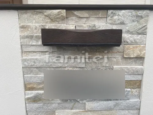 門柱 塗り壁 エスケー化研 ベルアート塗装 壁タイル貼り パイルストーン ナチュラルブラウン 郵便受けポスト ディーズガーデン ウッドレール