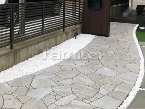 玄関前アプローチ 乱形石