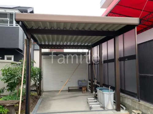 本体色 ブラウン 屋根色 ガルバリウム鋼板の外構施工例（現場