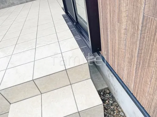 テラスグレーチングの外構施工例（現場番号：38677） - ファミリー庭園