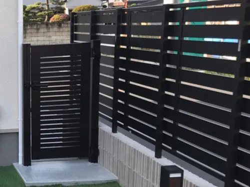 アルミ形材 フェンス YKKAP 木製調ルシアスYS3F型 横スリット 目隠し 木調・ラティス 片開き 門扉 YKKAP シンプレオYS1型 横スリット 