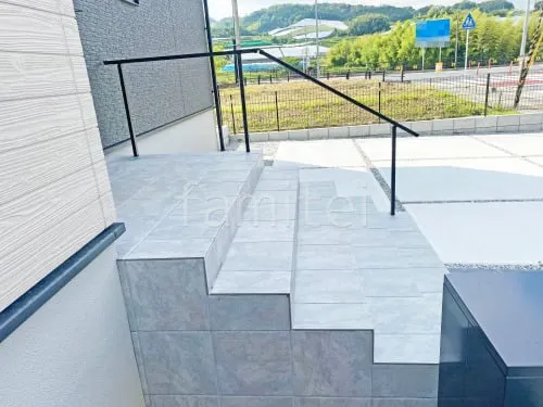 ルシアス　歩行補助手すり　カームブラック　外構　手すり ルシアス 歩行補助手すり | 商品を探す | YKK AP株式会社