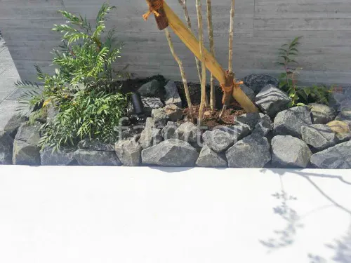 下草 低木 植栽 ゴロタ石