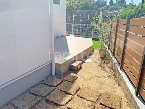 人工木・樹脂 フェンス（木調） F＆F マイティウッド ベーシック極 目隠し 木調・ラティス 樹脂 タイルデッキ 壁2面  名古屋モザイク 木製調ラスティックウッズII ウッド調