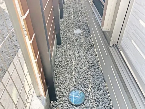 犬走り 防犯砂利敷き バラス砕石 防草シート加工