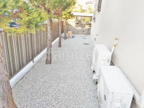 犬走り 防犯砂利敷き バラス砕石 防草シート加工