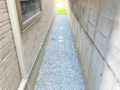 犬走り 防犯砂利敷き バラス砕石 防草シート加工