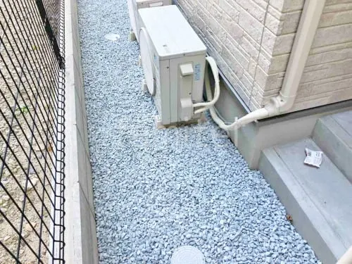 犬走り 防犯砂利敷き バラス砕石 防草シート加工