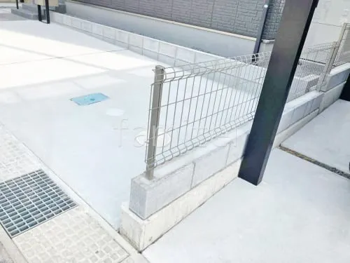 ブロック塀 （化粧ブロック） 太陽エコブロックス 普通CB  スチールメッシュ フェンス YKKAP イーネット3F型 スチール柱 境界・メッシュ