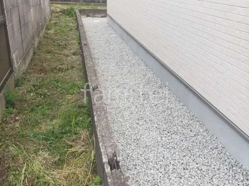 犬走り 防犯砂利敷き バラス砕石 防草シート加工