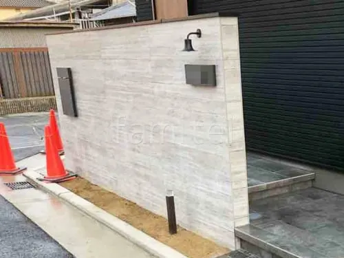 施工例門柱 壁タイル張り タカショー セラウォール RC杉板 宅配