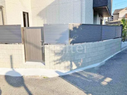 ブロック塀 （化粧ブロック） ユニソン エリダ  アルミ形材 フェンス YKKAP シンプレオYL1型 横ルーバー 目隠し