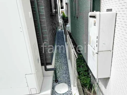 犬走り 防犯砂利敷き バラス砕石 防草シート加工