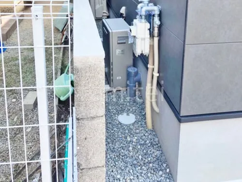 犬走り 防犯砂利敷き バラス砕石 防草シート加工